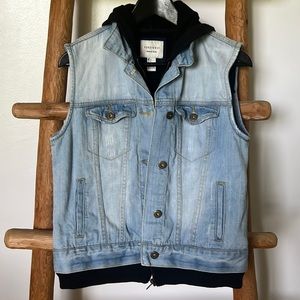 F21 Hooded Vest